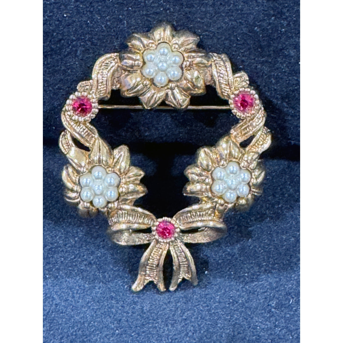 Gold-Tone Christmas Wreath Brooch Seed Pearl Flowers & Pink Stones 1.5″