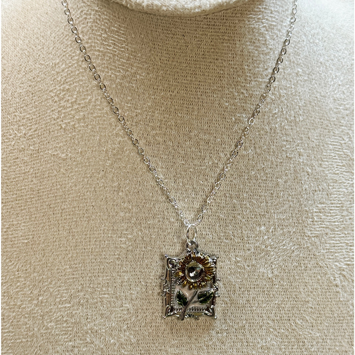 New Sunflower Pendant Necklace Silver Tone Floral Charm 20" Chain 1.25" N446