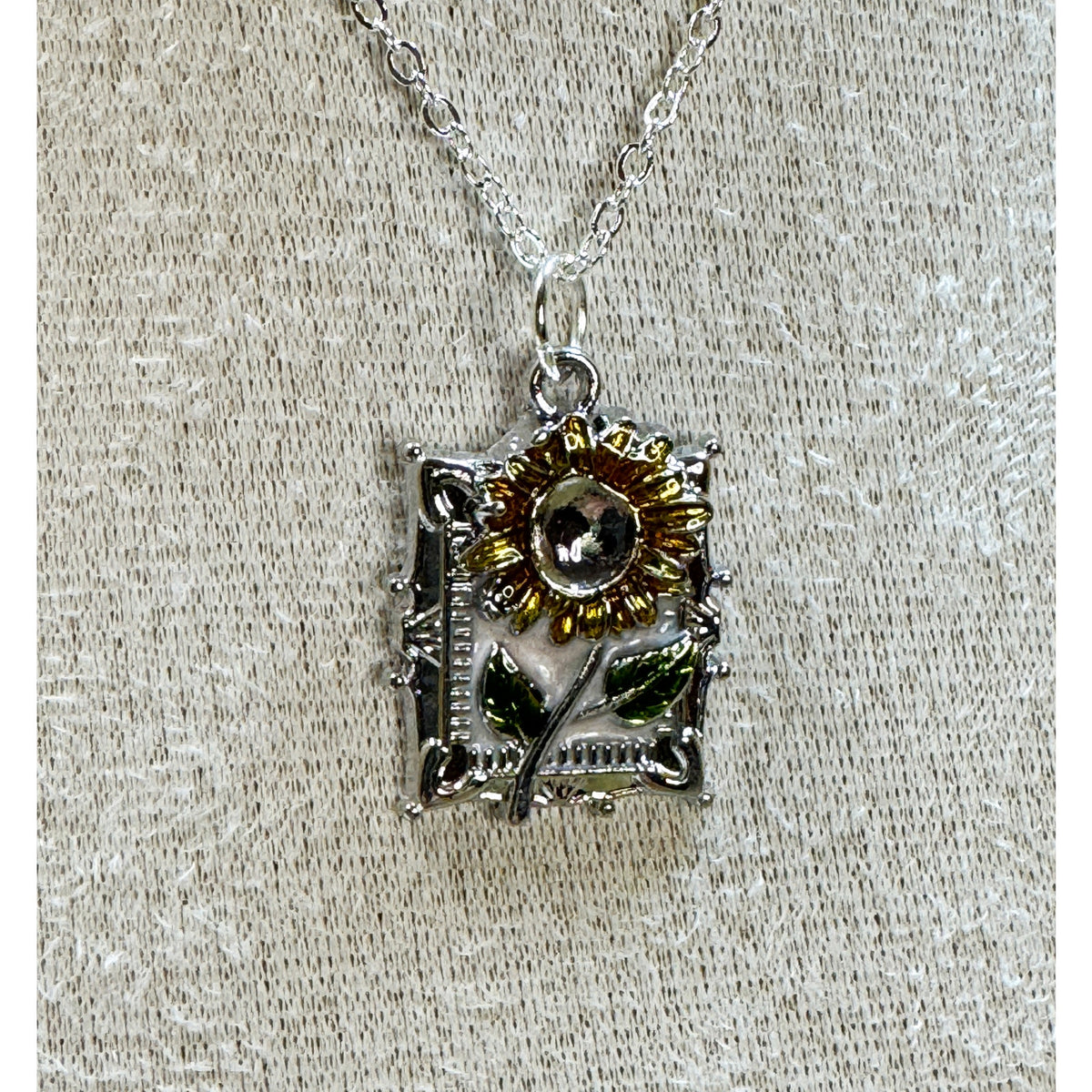 New Sunflower Pendant Necklace Silver Tone Floral Charm 20" Chain 1.25" N446