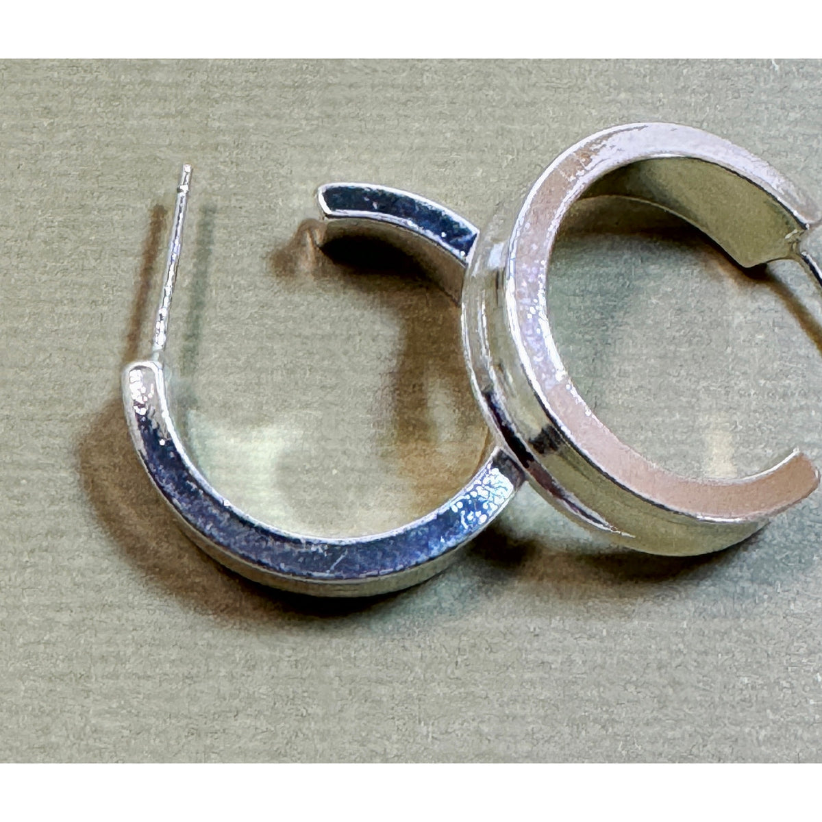 New 925 Silver Plated Hoop Earrings 1 Inch Wide Hoops Droop Proof Backs E310