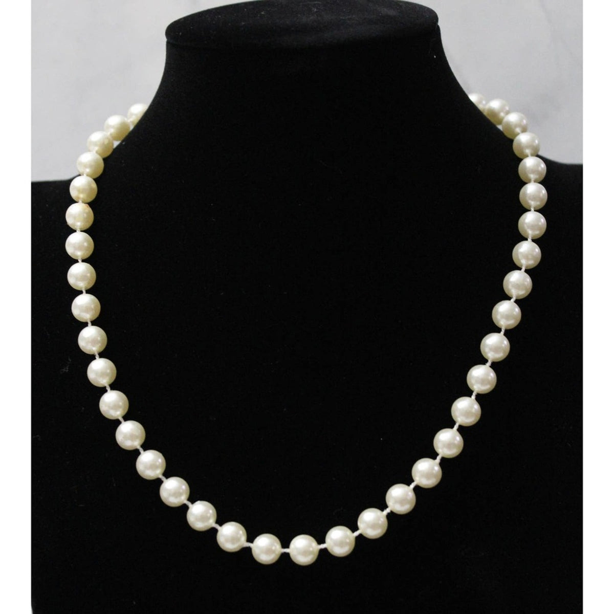Vintage Ivory Colored Faux Pearl Necklace 18 Inches N86A