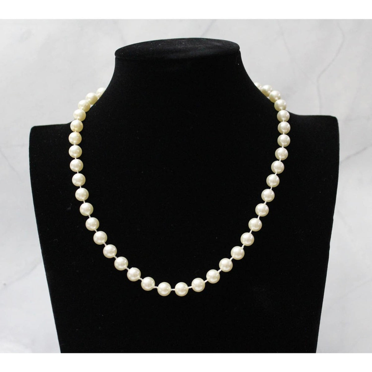 Vintage Ivory Colored Faux Pearl Necklace 18 Inches N86A
