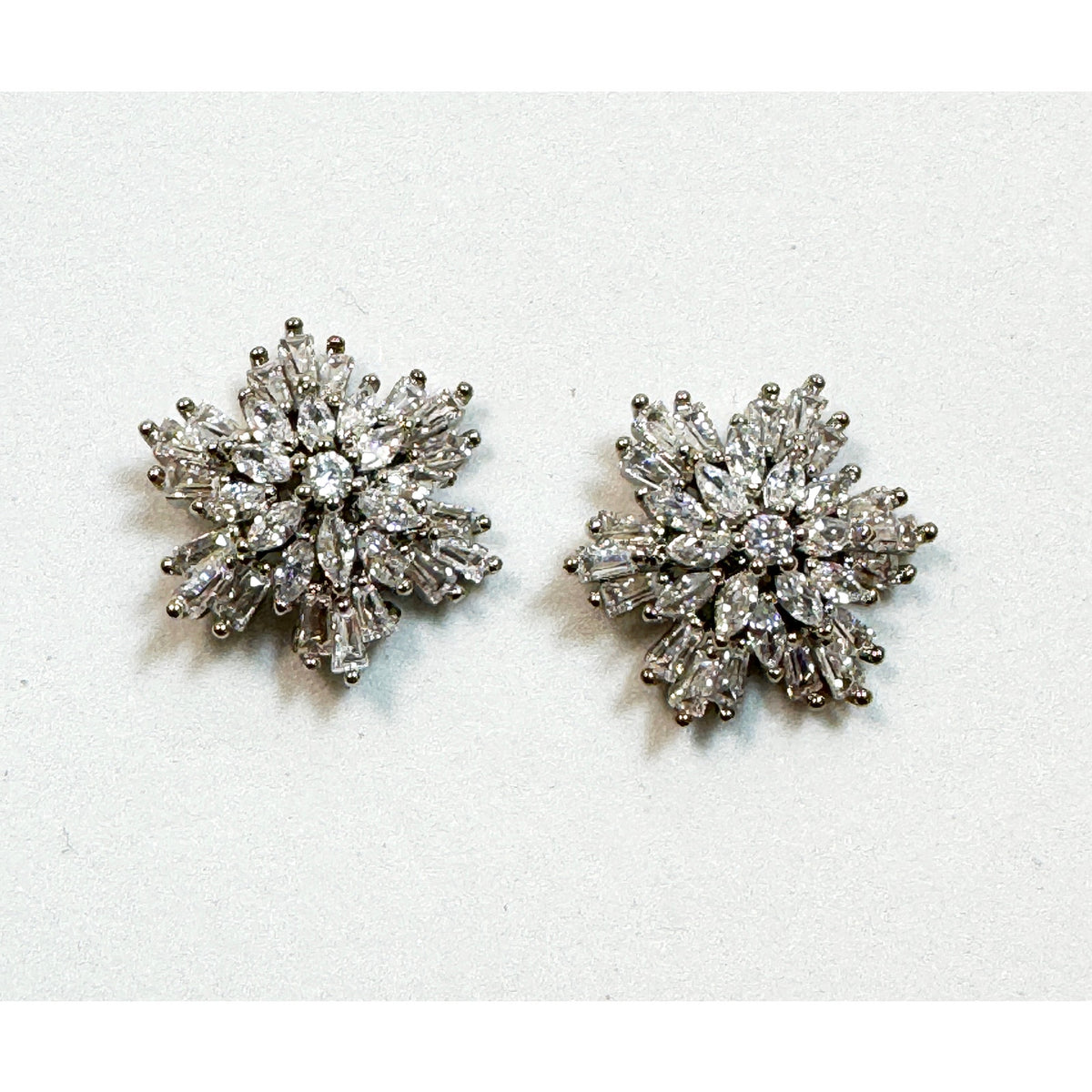 Silver Tone Rhinestone Flower Post Earrings Sparkly Crystal Studs 5/8" E292